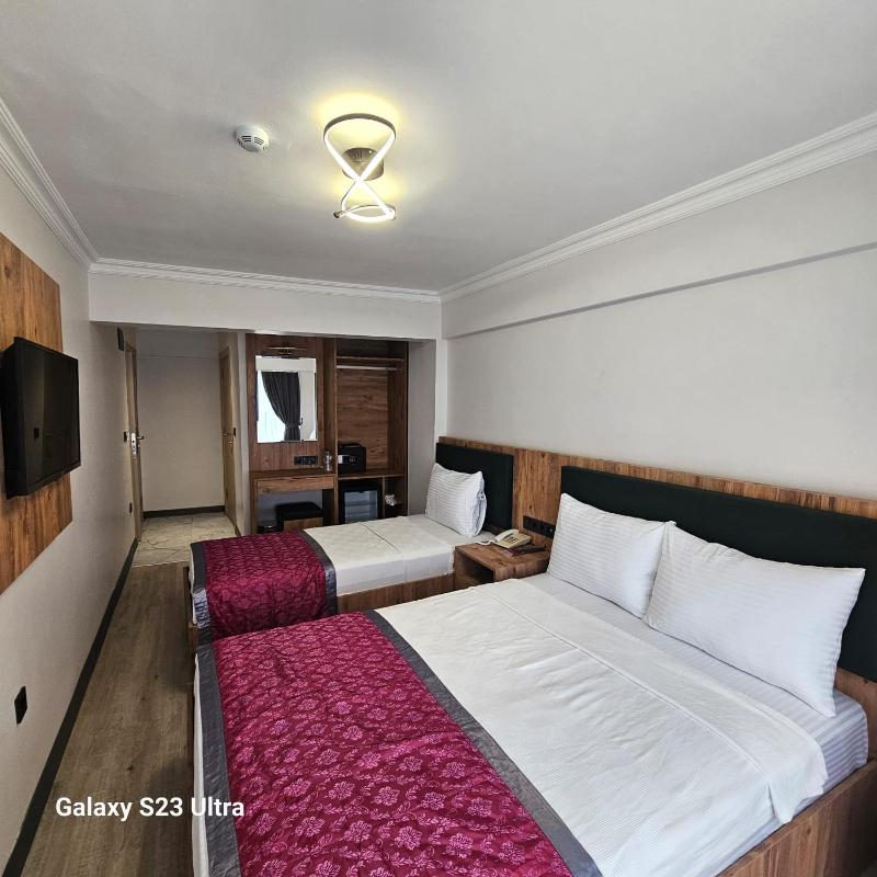 Economy Twin Room image 1