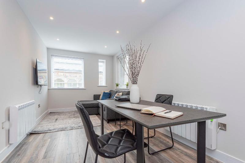 One-Bedroom Apartment image 1