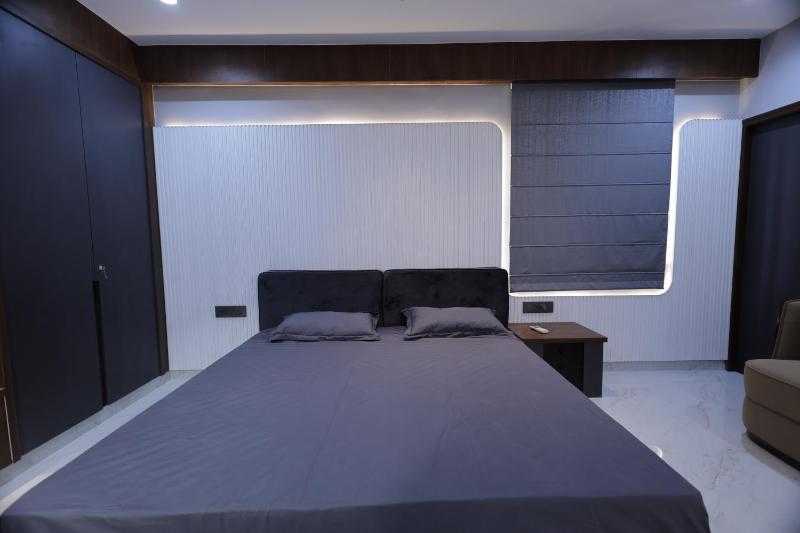 Woodlands Apartment 501 - Fully Furnished Luxury Apartment - image 3