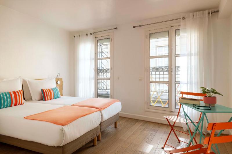 Standard Twin Room image 1