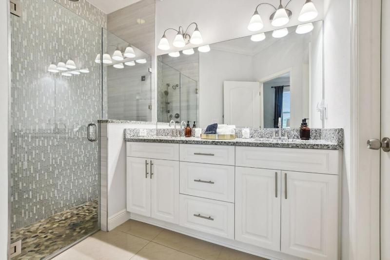 Lux 4BR Tampa Retreat - Mins Walk to RJ Stadium - image 25