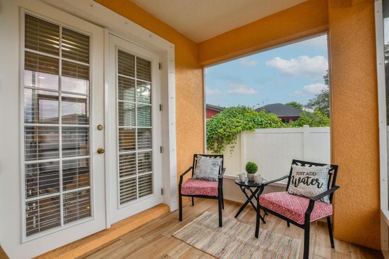Lux 4BR Tampa Retreat - Mins Walk to RJ Stadium - image 11