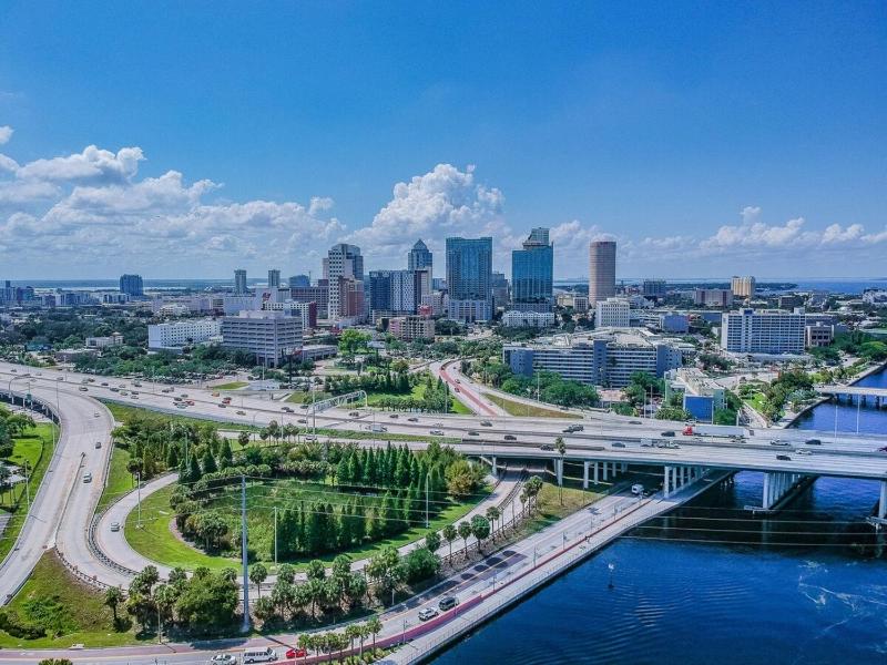 Lux 4BR Tampa Retreat - Mins Walk to RJ Stadium - image 31