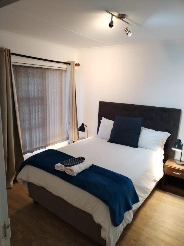 Paulshof Sandton Apartments - Central Square Complex Images