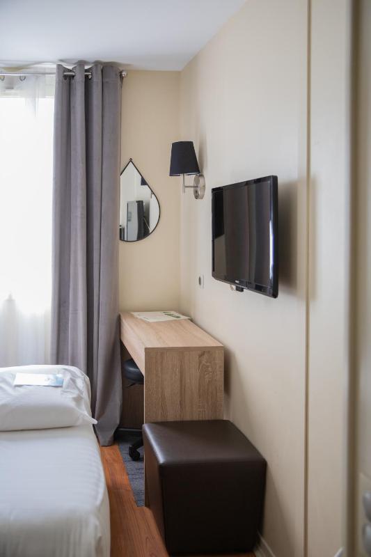 1 Double Bed image 4