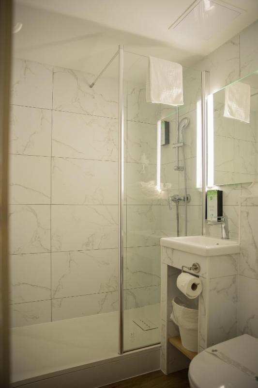 Standard Twin Room image 2