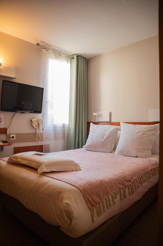1 Single Bed image 1