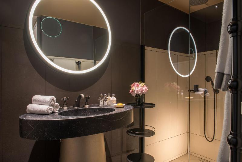 Superior Suite image 3