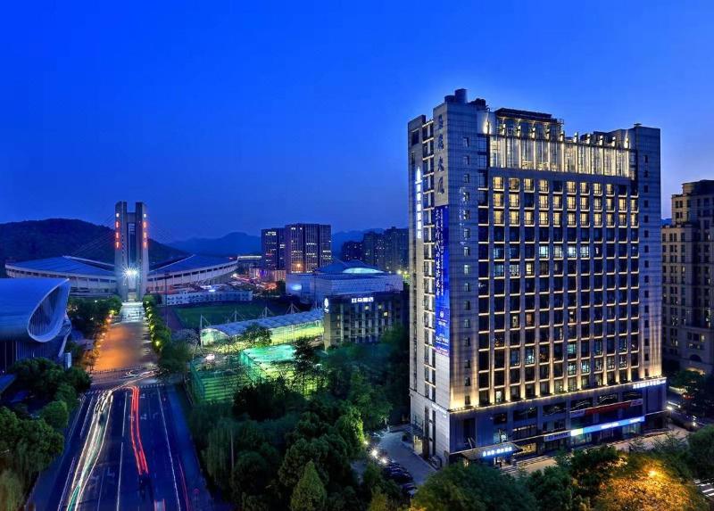 Mehood Lestie Hangzhou West Lake Huanglong Sports Center Flagship Store - image 1