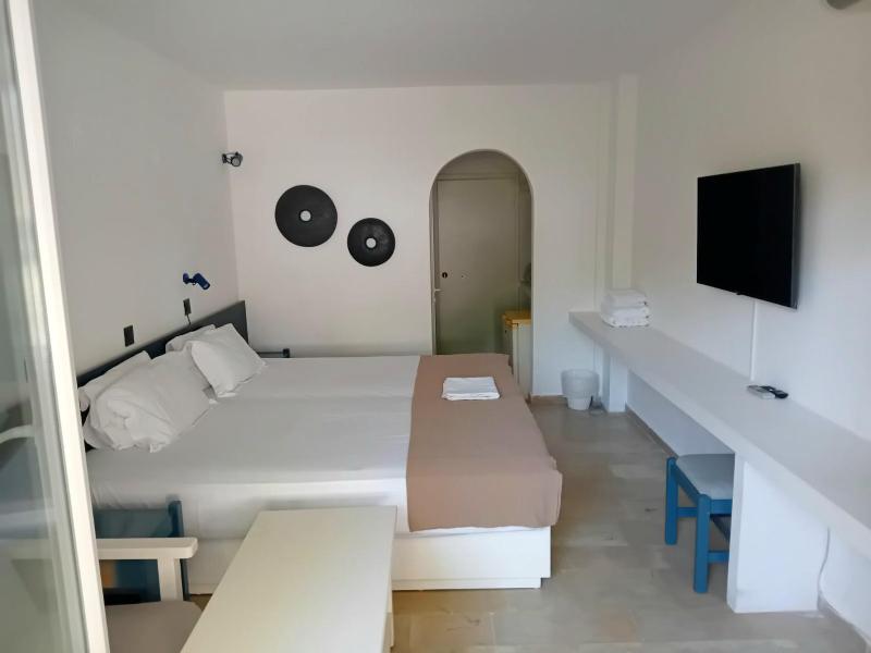 Double Room with Garden View image 1