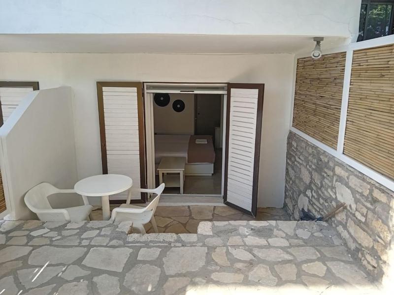 Double Room with Garden View image 3