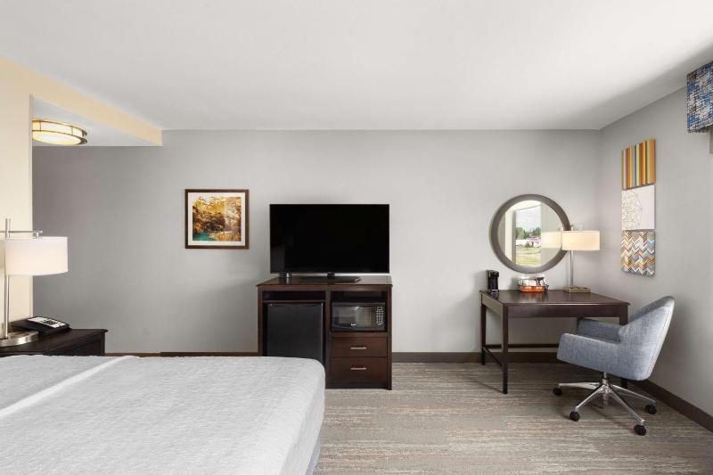 King Room - Non-Smoking image 2