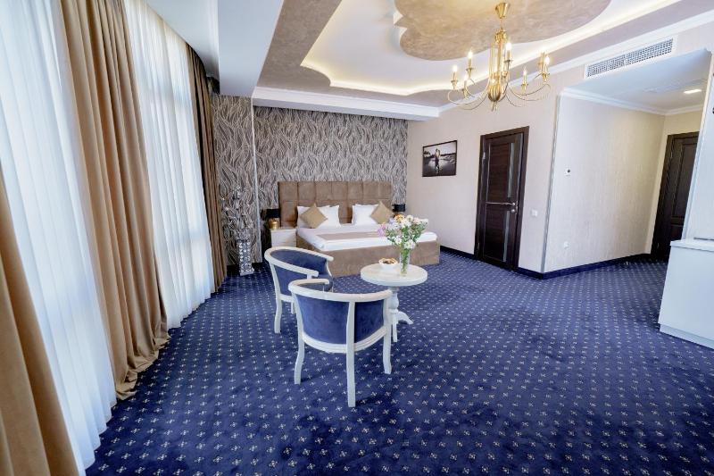 Deluxe Suite image 3