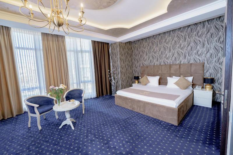 Deluxe Suite image 4