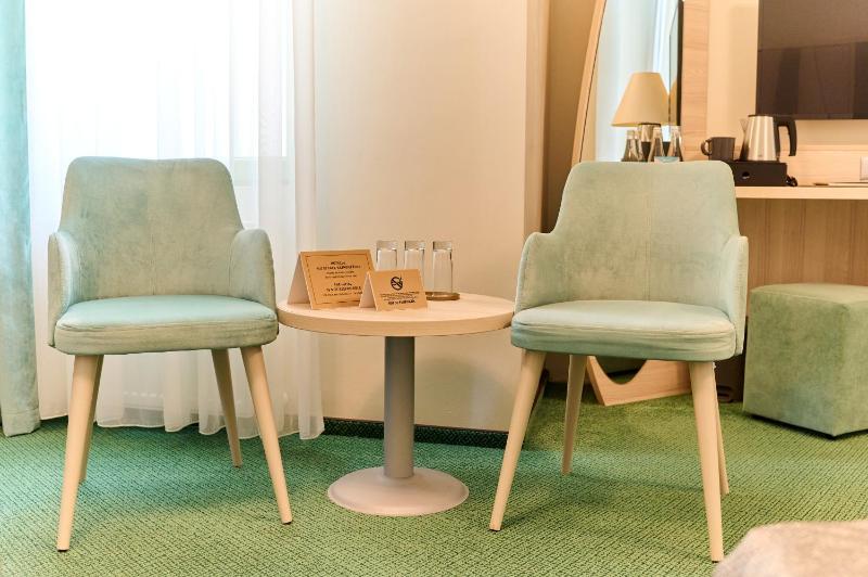 Family Room without Balcony image 4