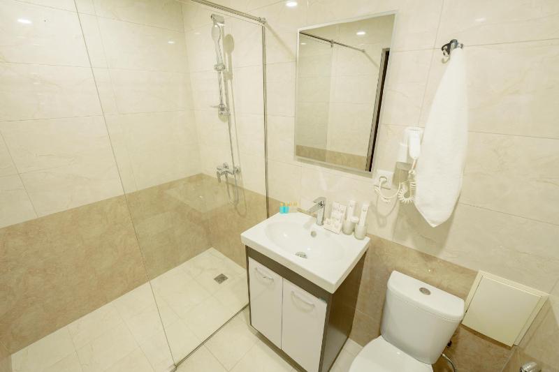 Double Room image 4