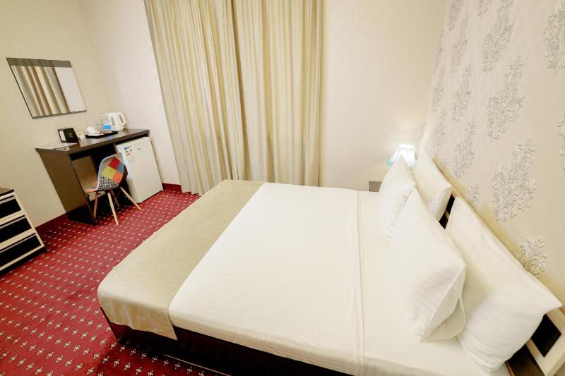 Double Room image 3