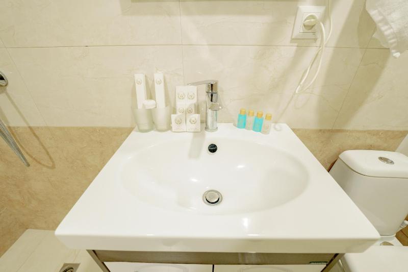 Standard Twin Room image 3