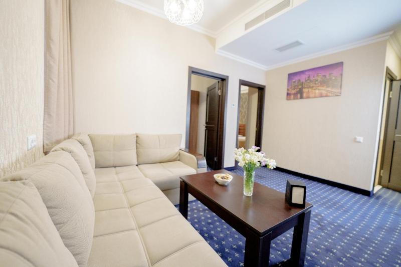 Family Room image 3