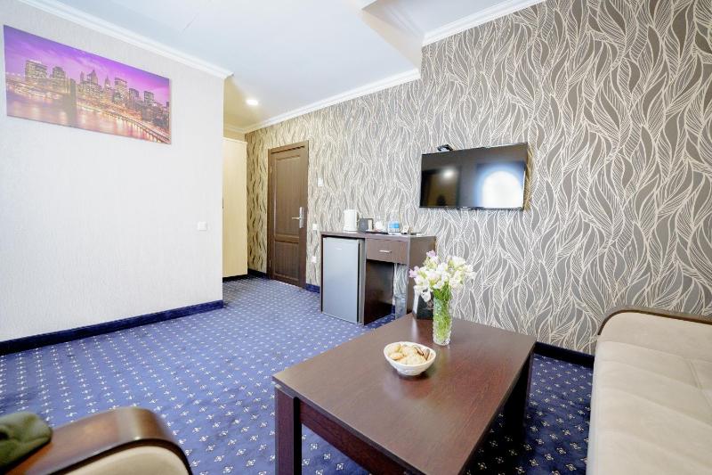 Family Room image 4