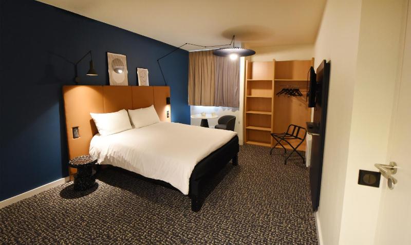 Standard Double Room image 2