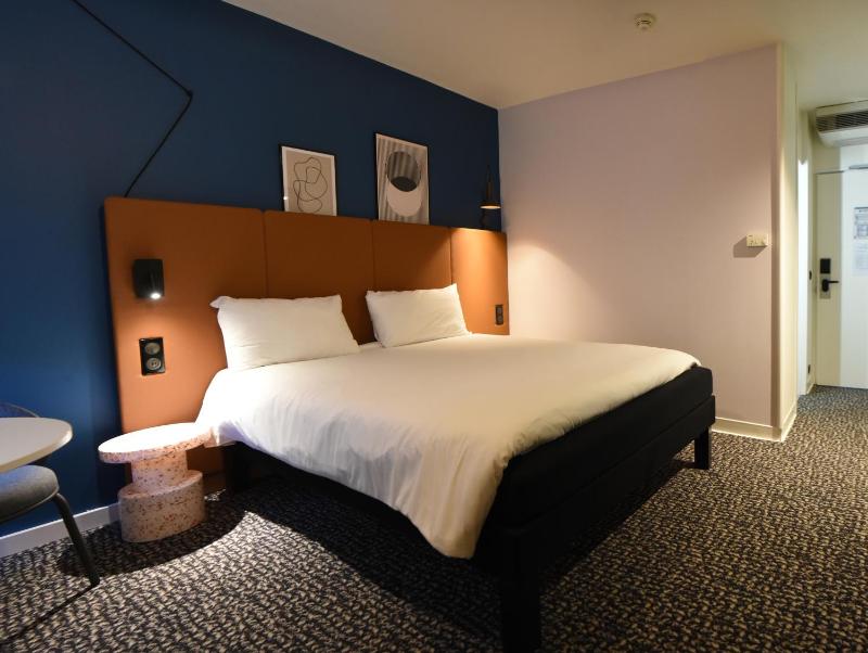 Standard Double Room image 3