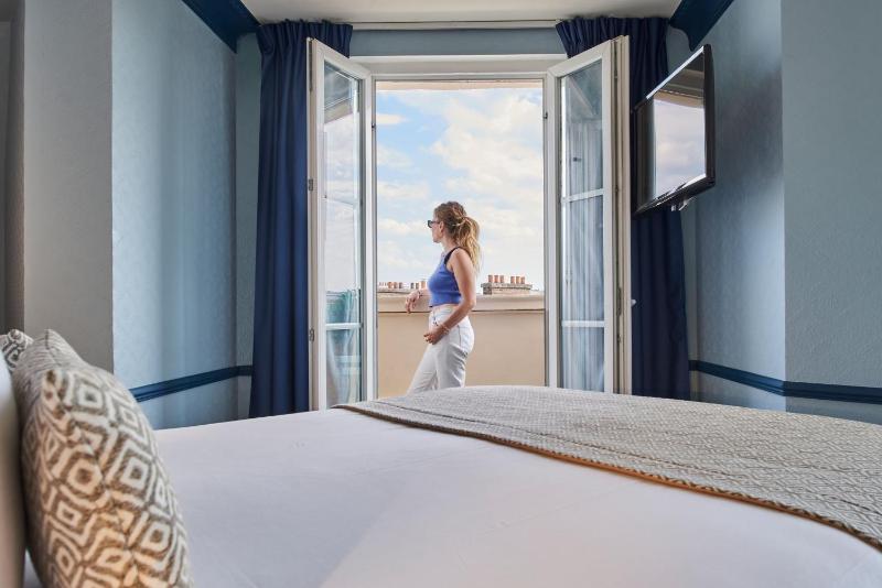 Double Room with Balcony image 1