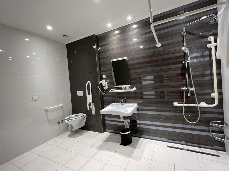 Double Room - Disability Access image 4