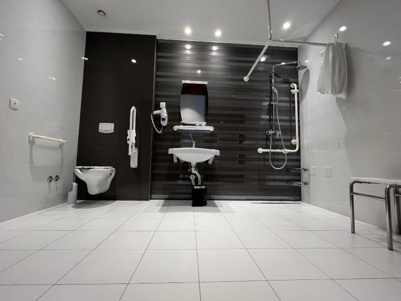 Double Room - Disability Access image 3