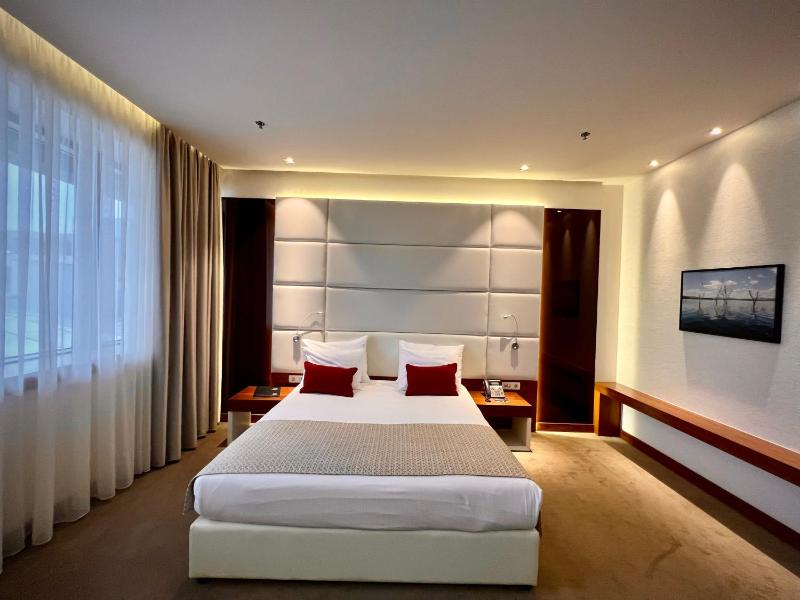 Double Room image 1