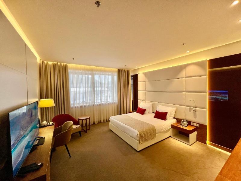 Double Room image 3