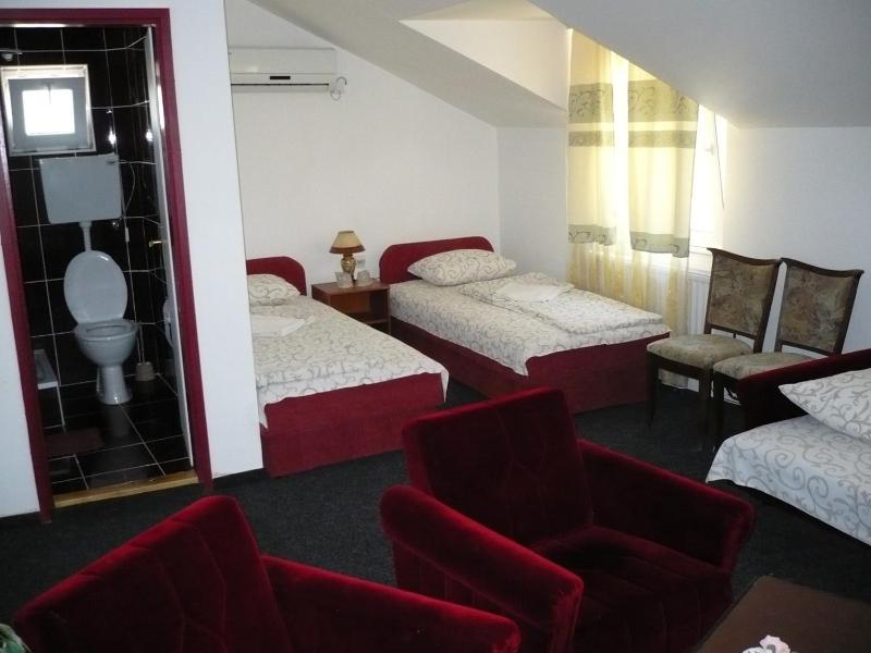 Quadruple Room image 2
