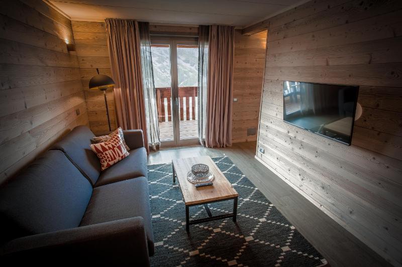Junior Suite with Balcony image 3