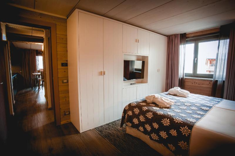 Three-Bedroom Suite image 2