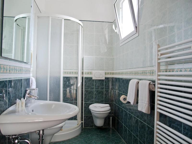 One-Bedroom Apartment (4 Adults) image 2