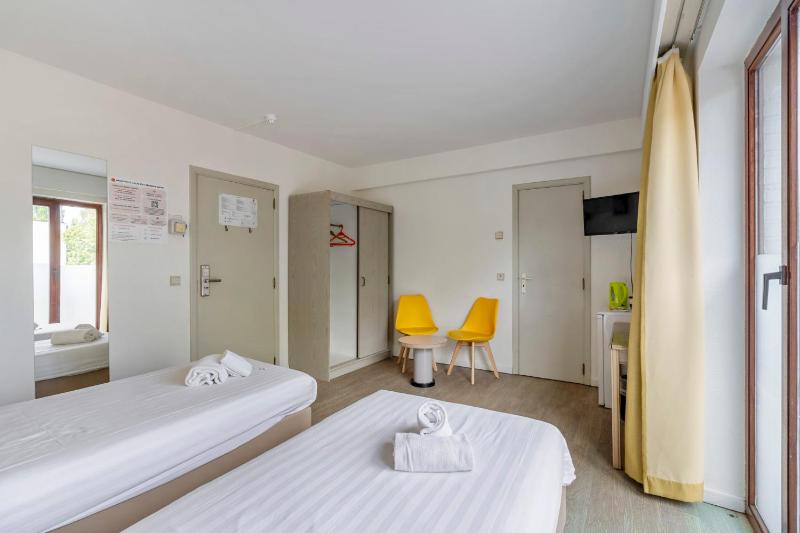 Comfort Twin Room image 4