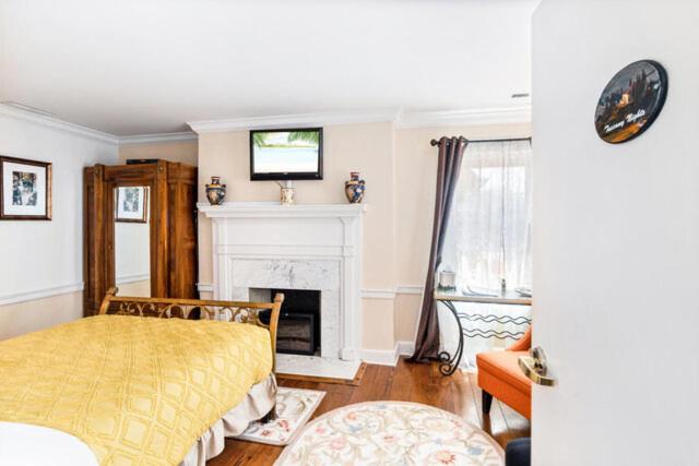 Standard Queen Room image 4