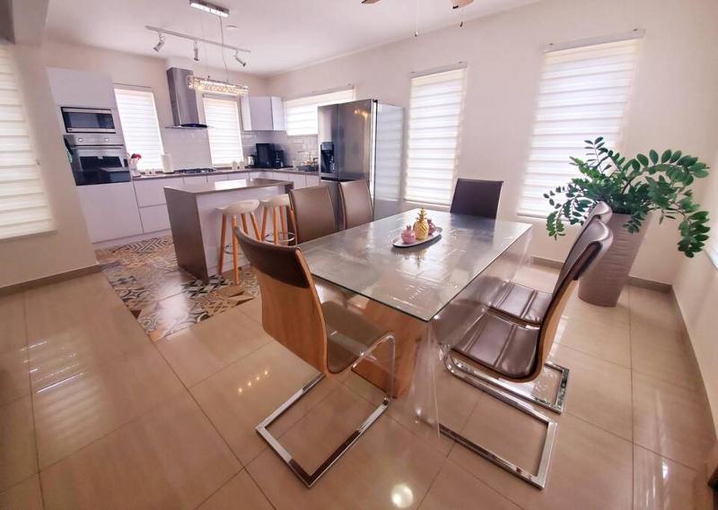 Modern Relaxing Vacation Villa - image 9
