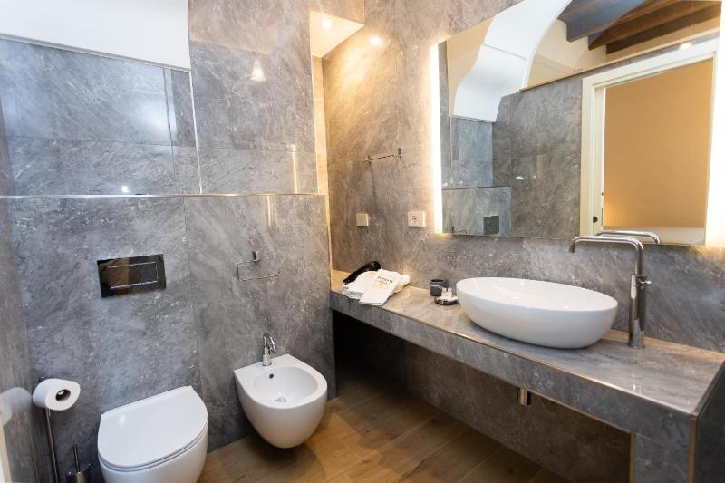 Heraklean Suites Tropea - image 18