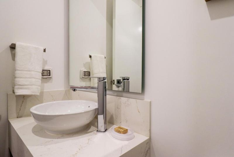 Alameda Suites in Miraflores by Wynwood House - image 5