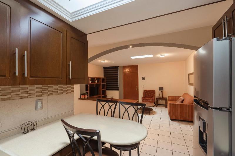 New Apt in Centro GDL Near Cathedral & Attractions - image 6