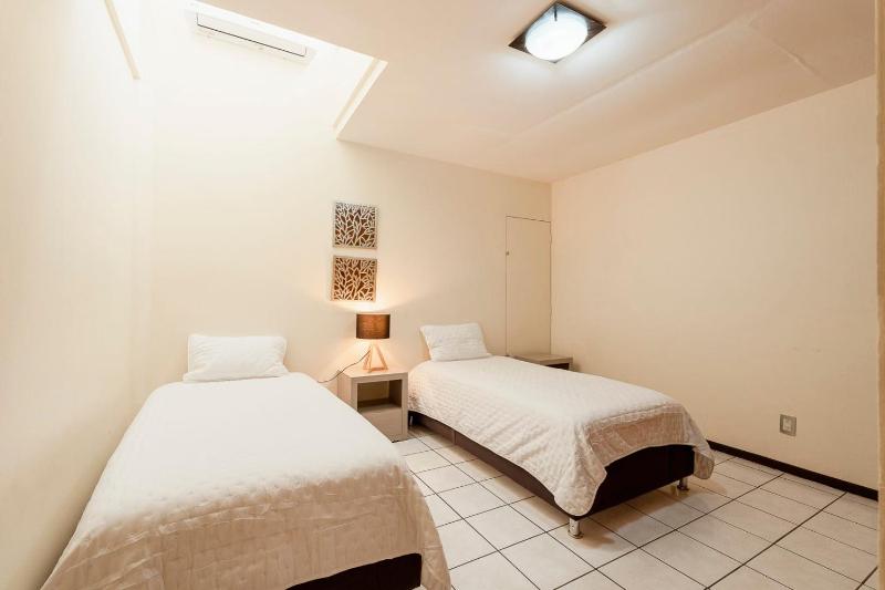 New Apt in Centro GDL Near Cathedral & Attractions - image 8