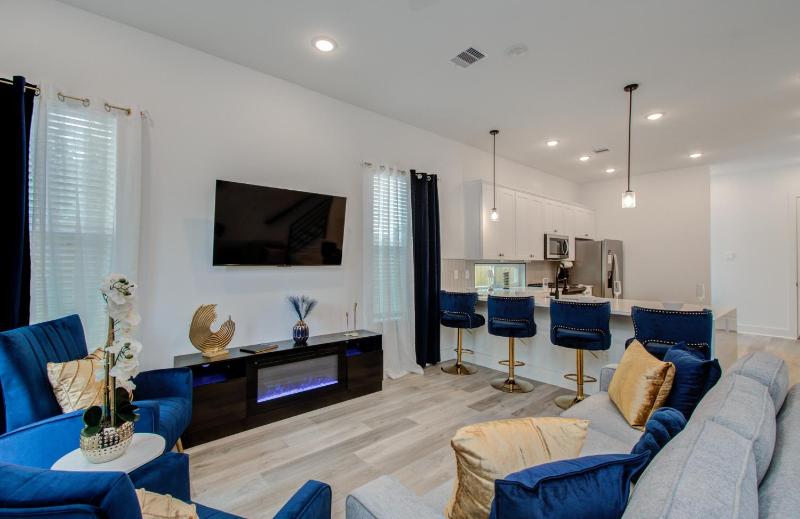 Urban luxe Getaway 4 mins to DT Newly Built Home Images