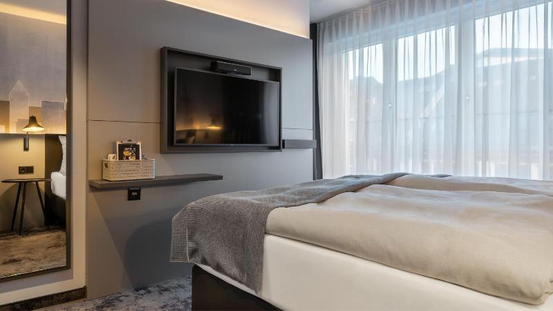 Standard Queen Room image 4