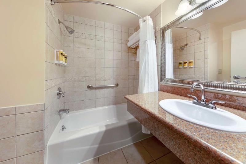 King Suite - Non-Smoking image 2