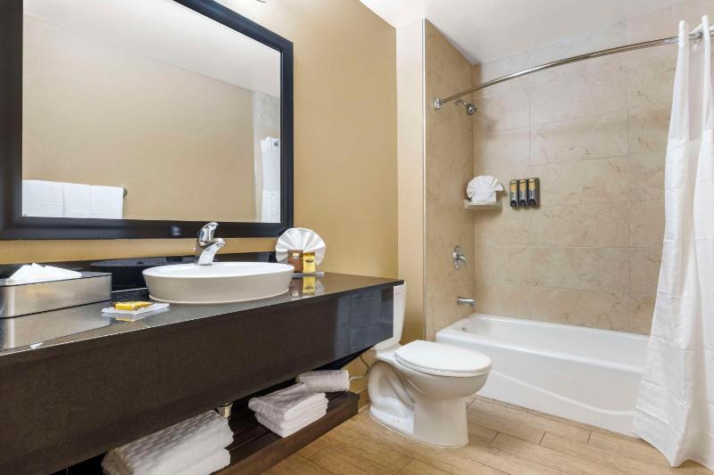 King Room with Kitchenette - Non-Smoking image 2