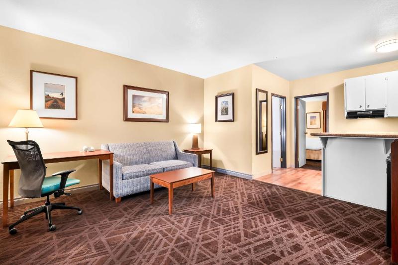 King Suite with Sofa Bed - Non-Smoking image 3