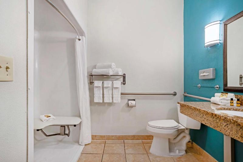 King Room with Roll-in Shower - Disability Access/Non-Smoking image 2