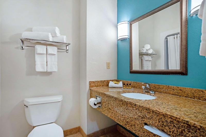 King Room - Non-Smoking image 2