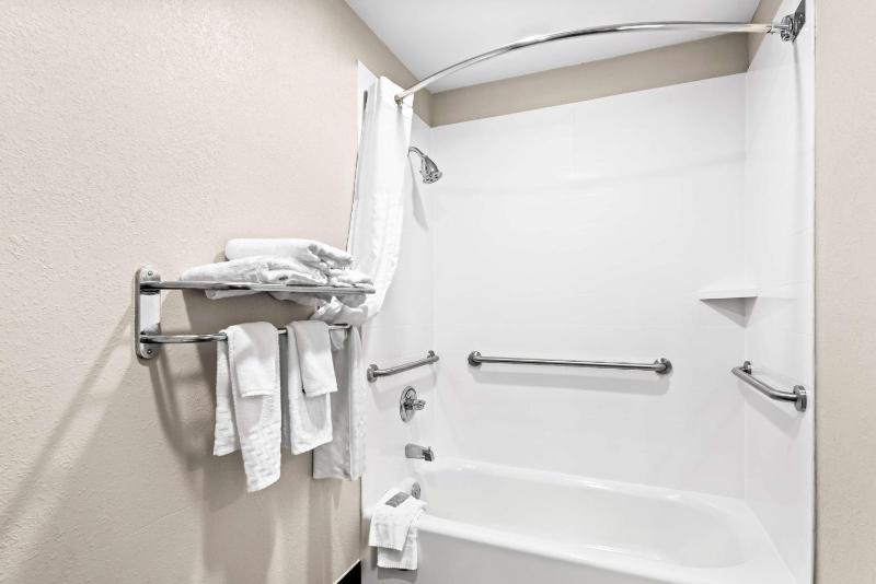 King Room - Mobility Accessible  image 2